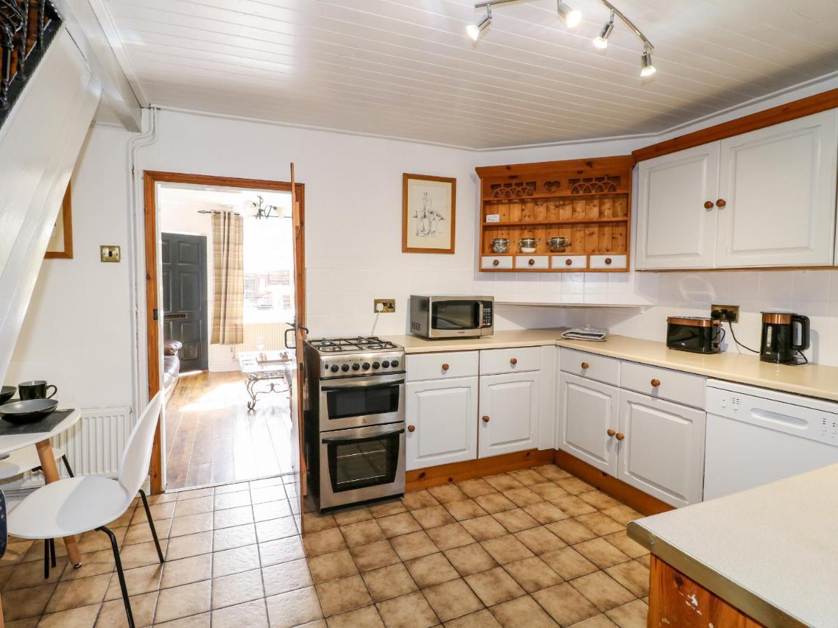 13 The Square Villa Oakamoor Eksteriør billede